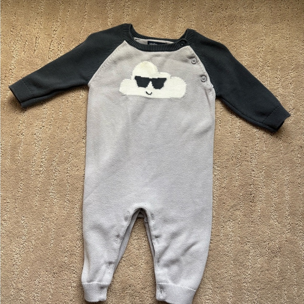 GAP Charcoal and Light Gray Cloud Footie